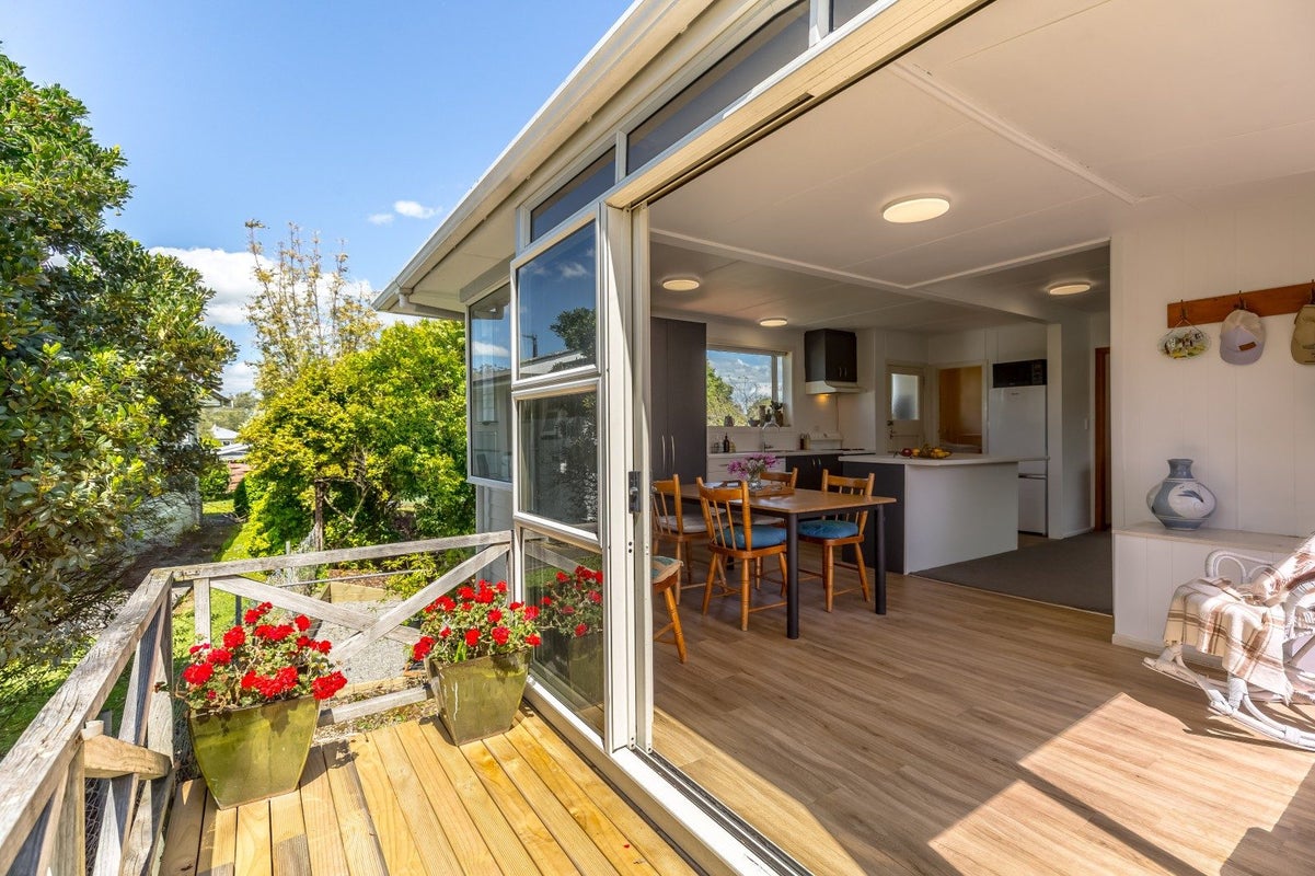 4 Wavell Crescent, Lansdowne, Masterton - Carousel 2