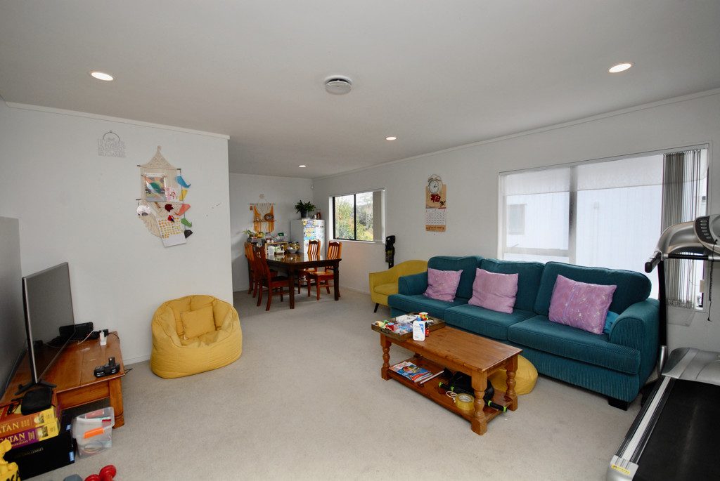 2/12 Datura Place, Sunnynook, Auckland - Carousel 2