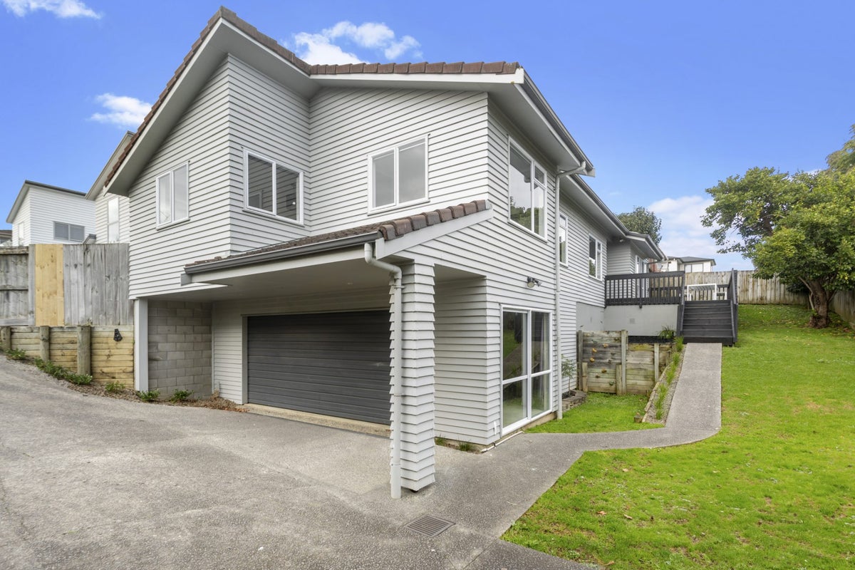 34B Gibraltar Street, Howick, Auckland - Carousel 1