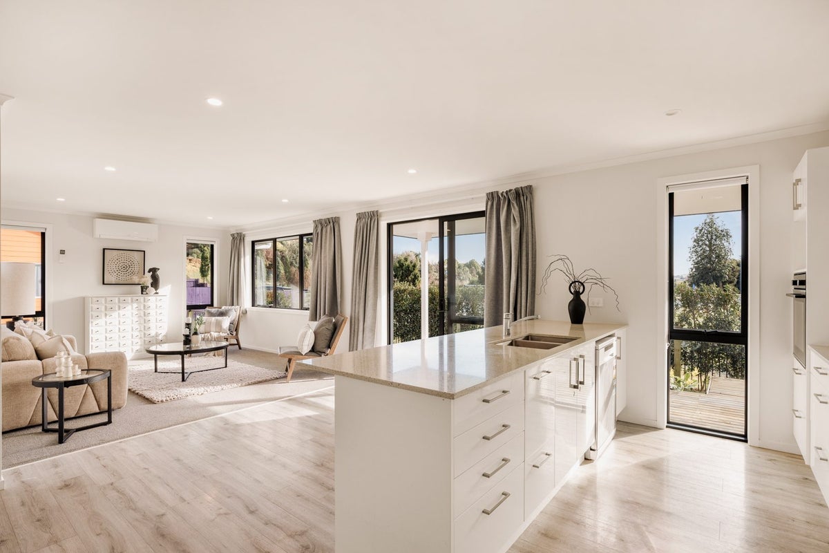 1 Pohutukawa Way, Gate Pa, Tauranga - Carousel 2