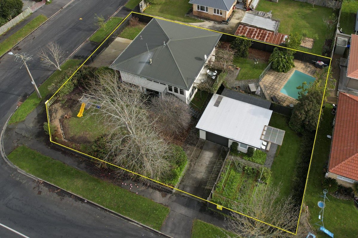 103 Cook Street, Hamilton East, Hamilton - Carousel 1