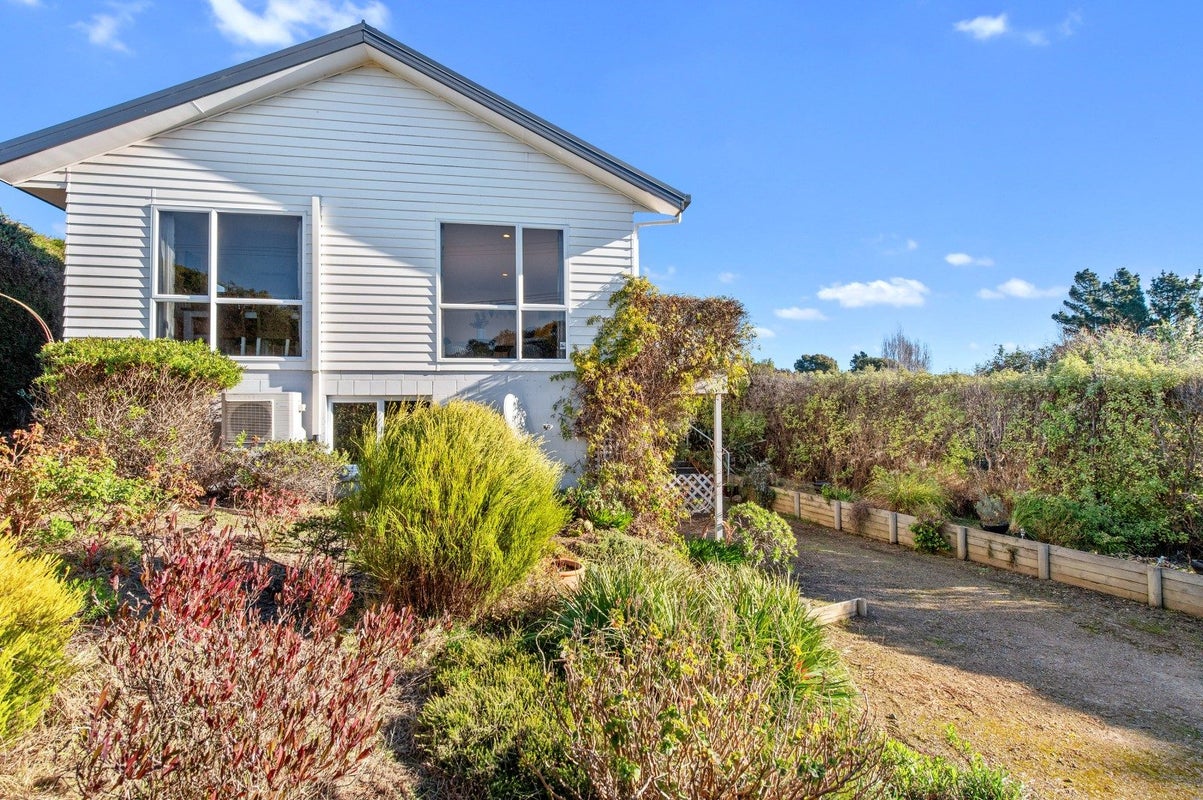 90 Marine Parade, Otaki Beach, Otaki - Carousel 13