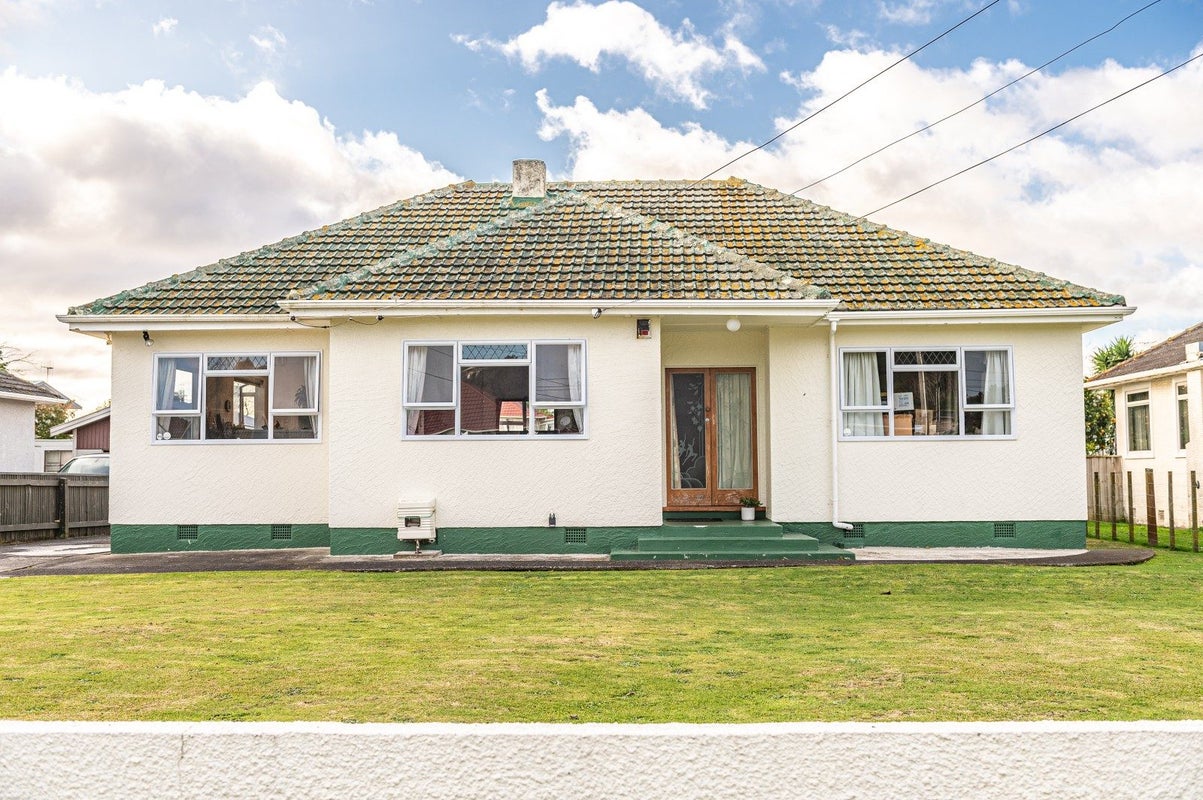 37 Wakefield Street, Whanganui East, Whanganui - Carousel 1