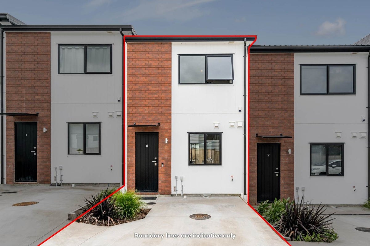 6/18 Kaimai Avenue, Massey, Auckland - Carousel 1