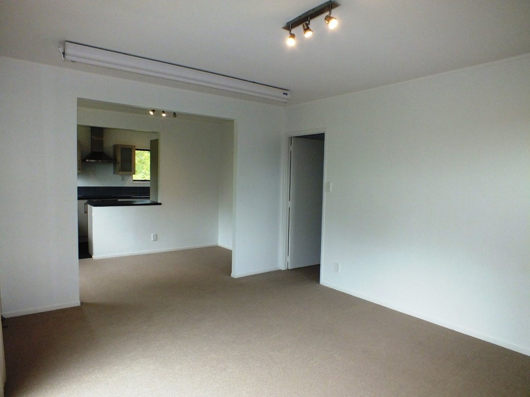 1/19 Saddleback Rise, Murrays Bay, Auckland - Carousel 11