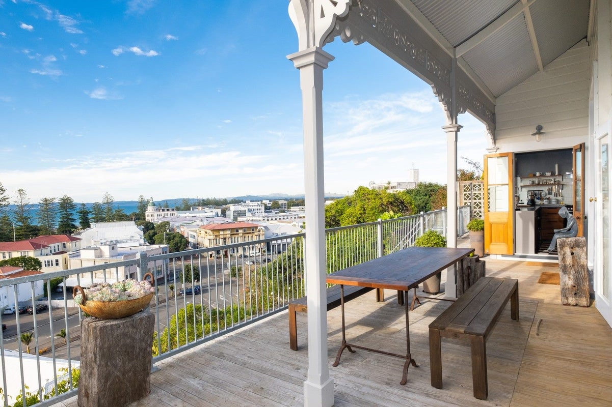 1 Seaview Terrace, Bluff Hill, Napier - Carousel 2