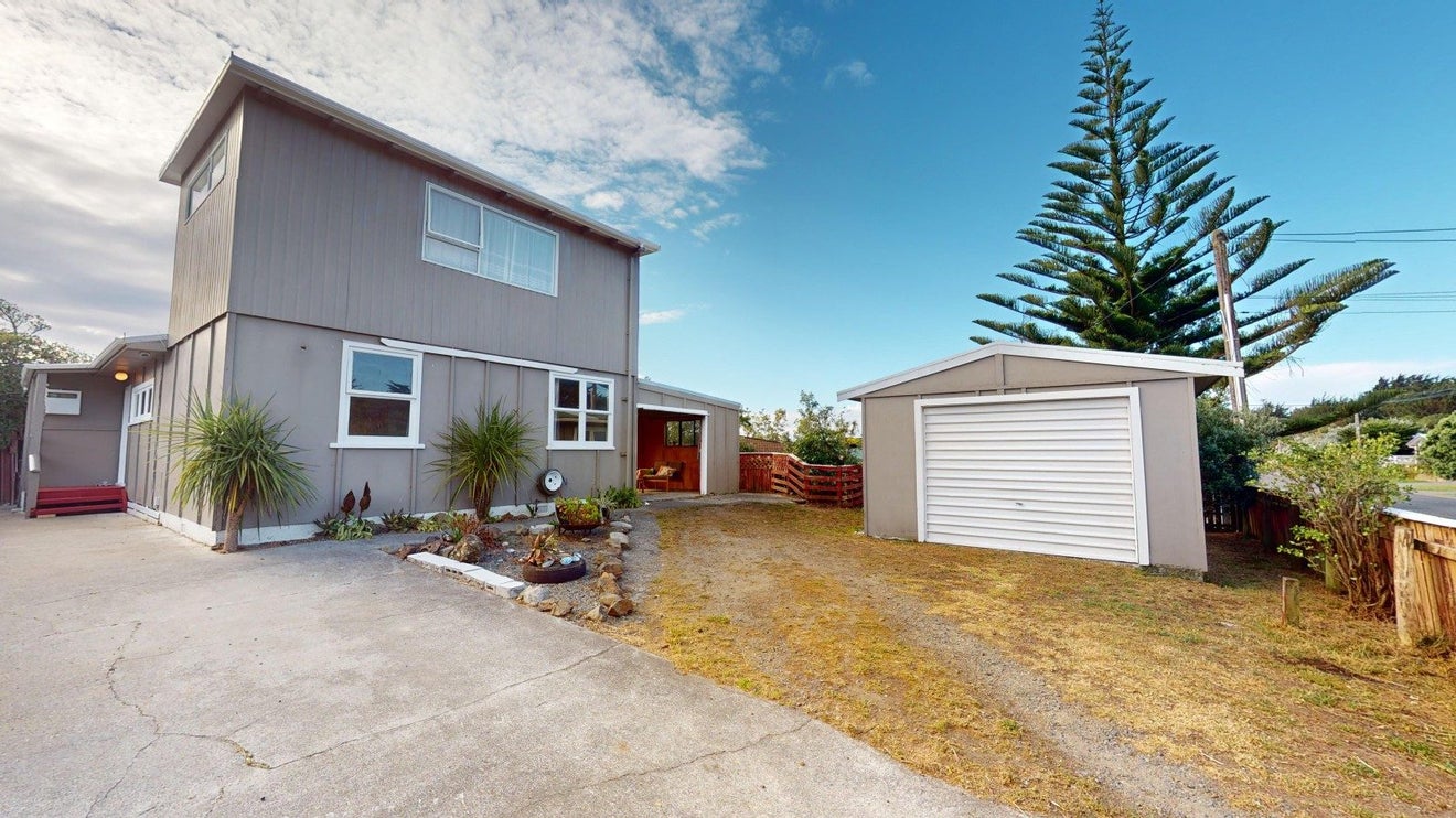 165 Kahukura Avenue, Waitarere Beach, Levin - Carousel 2