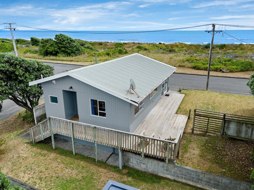22 Marine Parade, Otaki Beach, Otaki - Carousel 2
