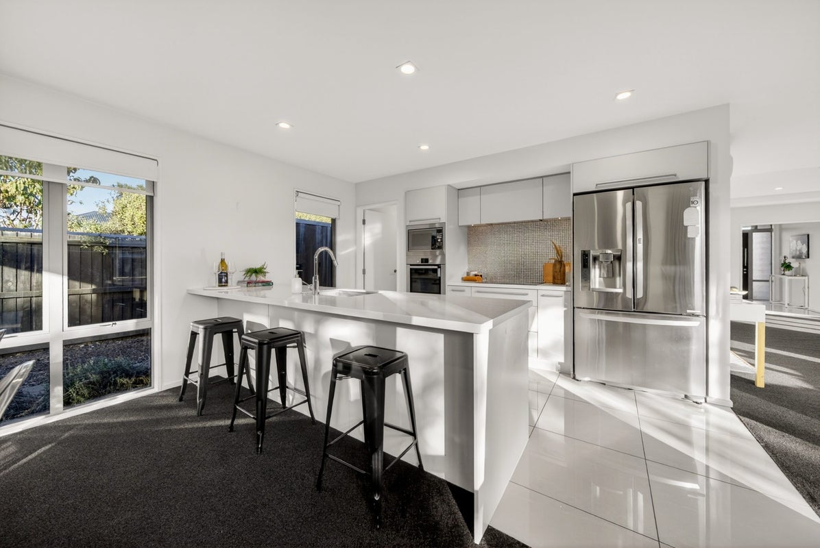 6 Te Whenu Crescent, Marshland, Christchurch - Carousel 2