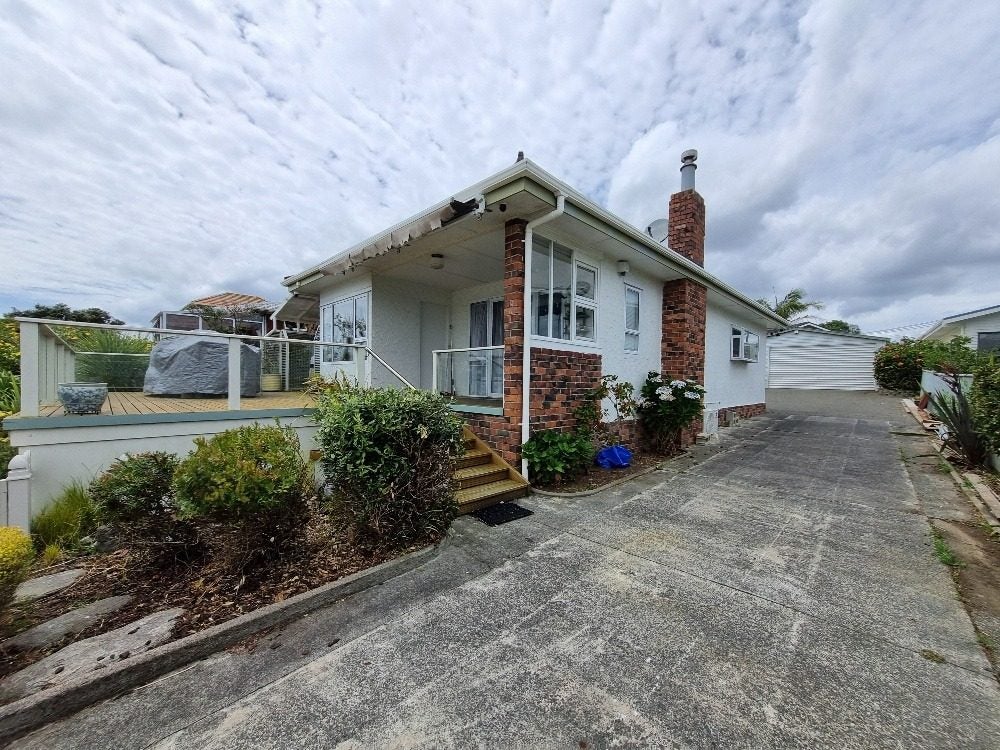 49 Kiwi Esplanade, Mangere Bridge, Auckland - Carousel 1