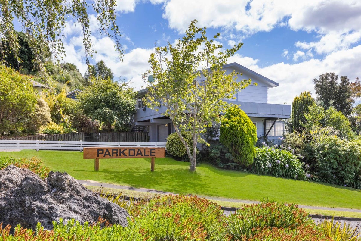 2 Parkdale Drive, Aramoho, Whanganui - Carousel 1