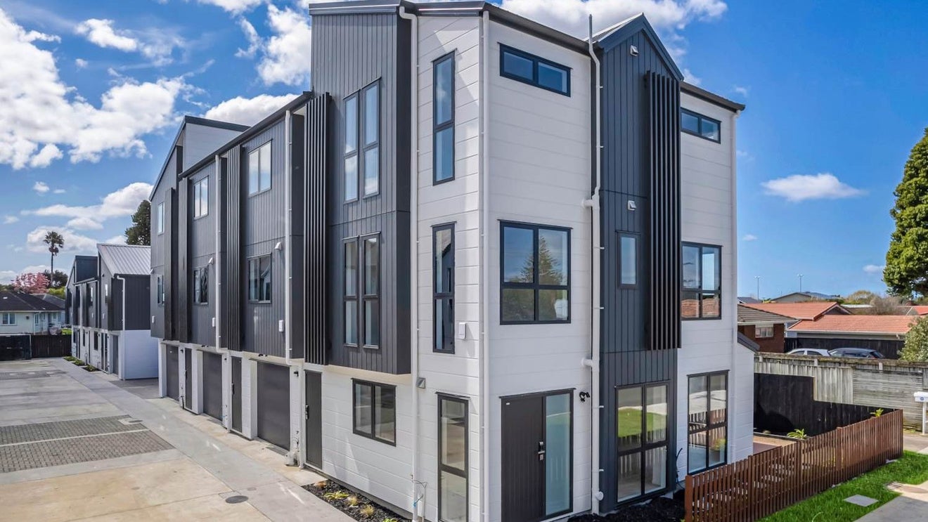 7/25 Taikata Road, Te Atatu Peninsula, Auckland - Carousel 1