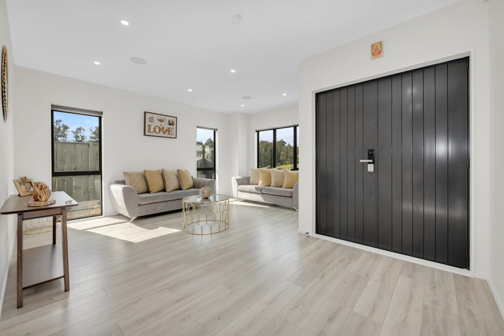 40 Nightingale Road, Flat Bush, Auckland - Carousel 2