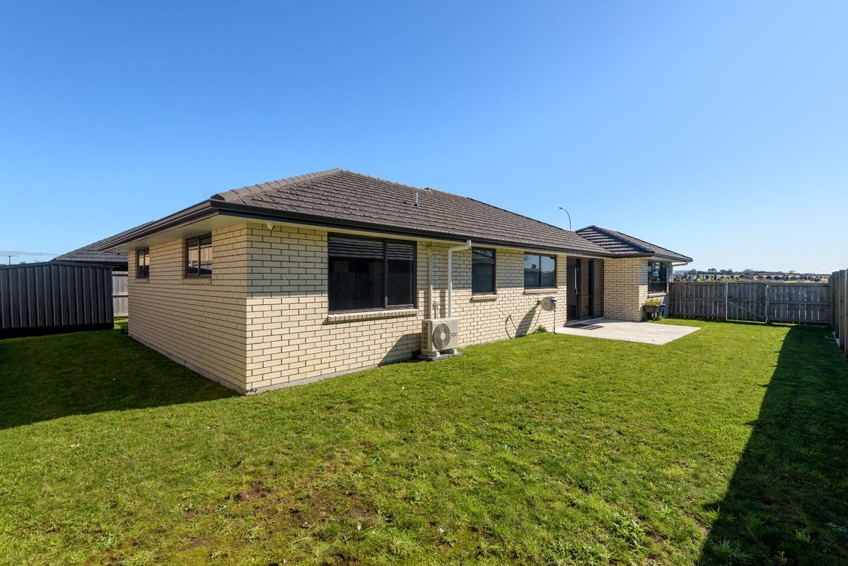 32 Kourataki Road, Baverstock, Hamilton - Carousel 18