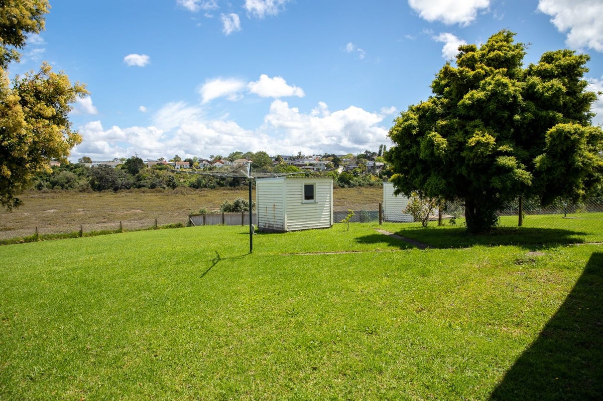 35 Hillary Crescent, Belmont, Auckland - Carousel 9