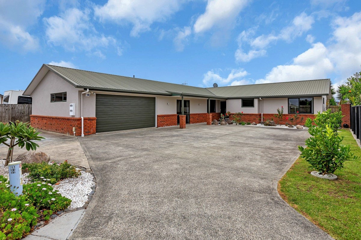 13 Bermuda Place, One Tree Point - Carousel 1