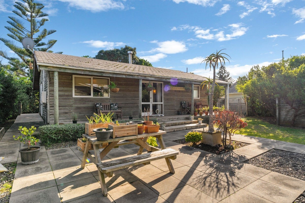 47 Waimea Road, Waikanae Beach, Waikanae - Carousel 1