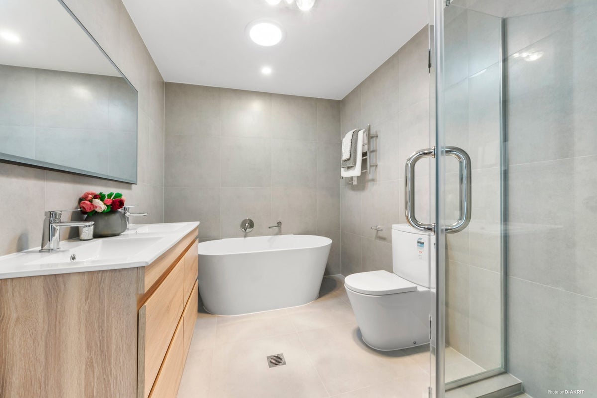 2/30 Potter Avenue, Northcote, Auckland - Carousel 2