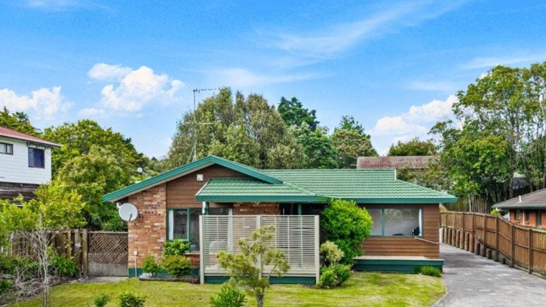 82 Kamara Road, Glen Eden, Auckland - Carousel 1