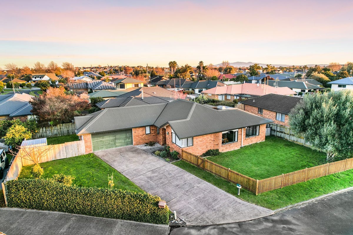 8 Lansbury Court, Rototuna North, Hamilton - Carousel 1