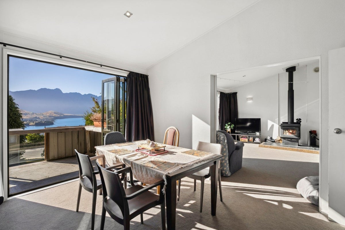 6 Wynyard Crescent, Fernhill, Queenstown - Carousel 1