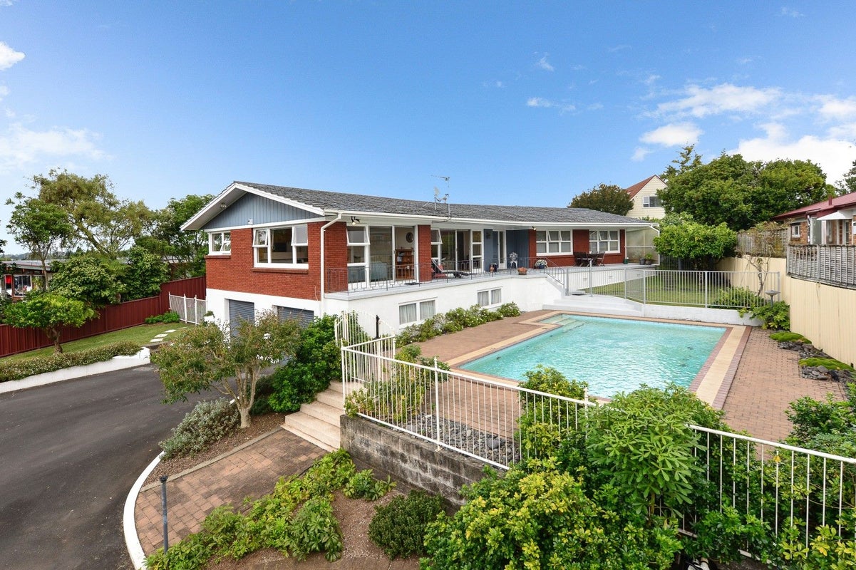 7 McCracken Avenue, Hillcrest, Hamilton - Carousel 1