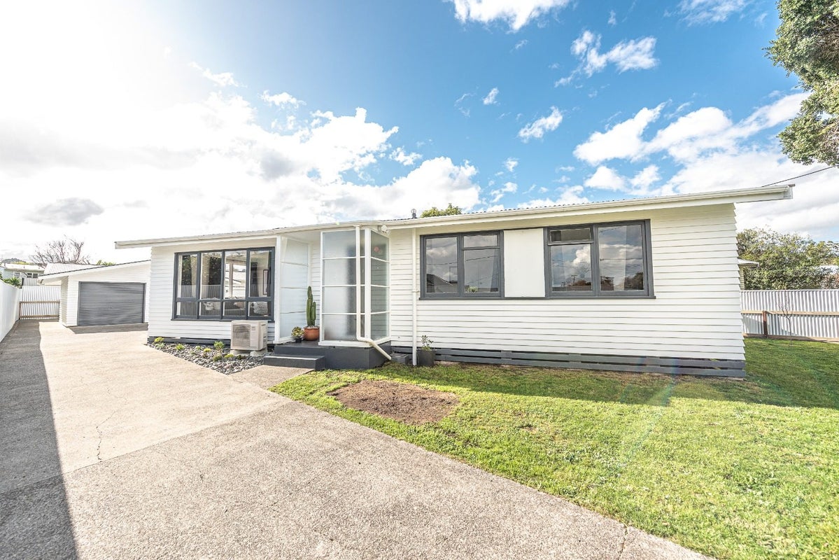 25 Hinemoa Street, Whanganui East, Whanganui - Carousel 21