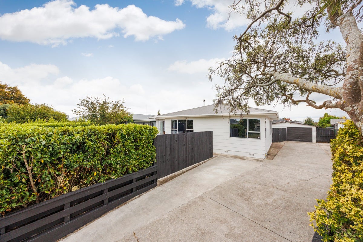 6 Rennie Avenue, Milson, Palmerston North - Carousel 1
