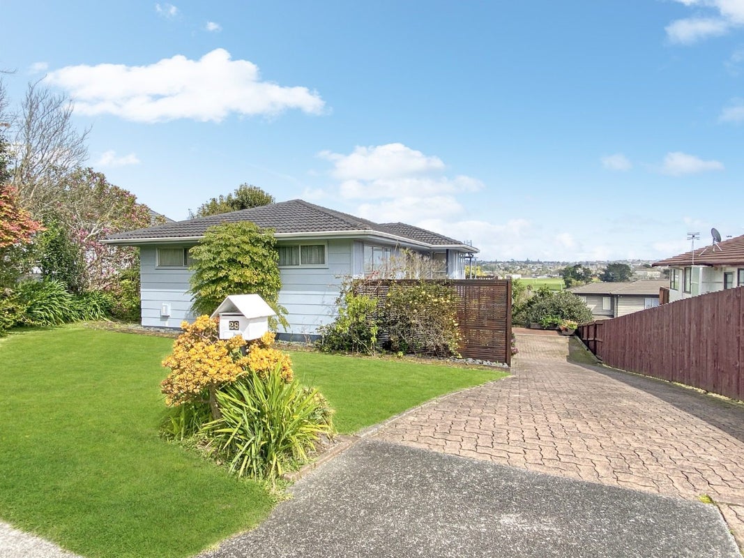 28 Lewisham Street, Highland Park, Auckland - Carousel 1