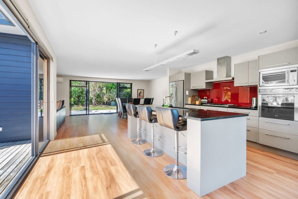 1 Coral Place, Matapouri, Whangarei - Carousel 2
