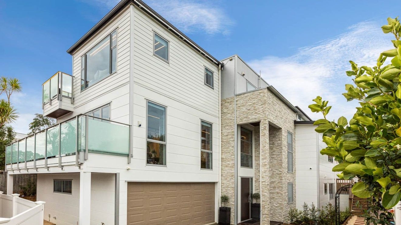 30B Hanlon Crescent, Narrow Neck, Auckland - Carousel 1