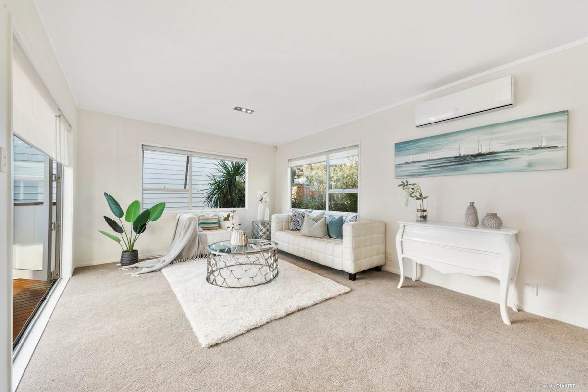 34 Wyoming Avenue, Murrays Bay, Auckland - Carousel 2
