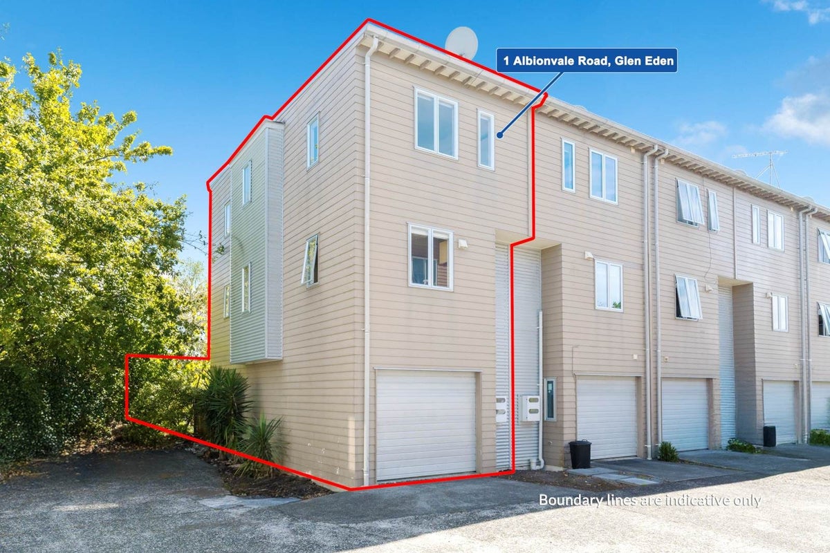 1 Albionvale Road, Glen Eden, Auckland - Carousel 2