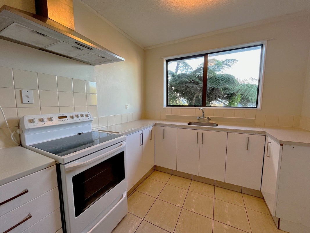 42 Viewmont Drive, Harbour View, Lower Hutt - Carousel 2