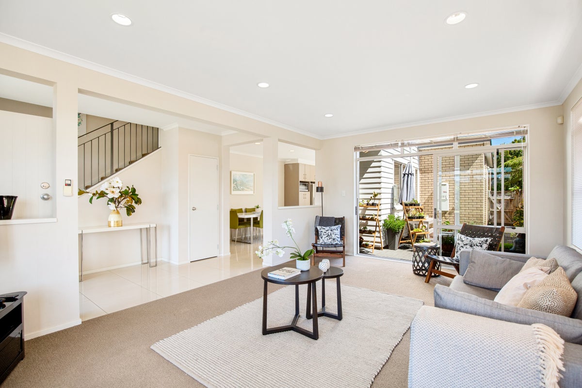 8 Flintridge Drive, Flat Bush, Auckland - Carousel 2