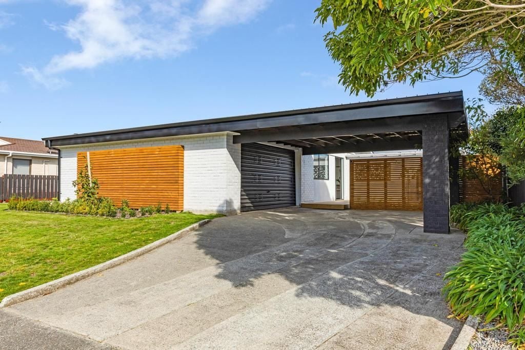 31 Rewarewa Crescent, Waikanae - Carousel 1