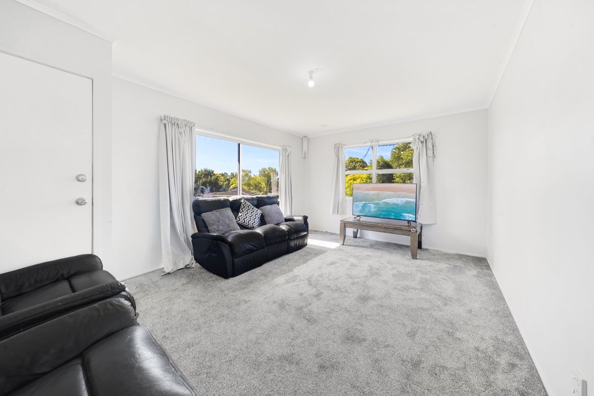 8 Galilee Avenue, Red Hill, Papakura - Carousel 2