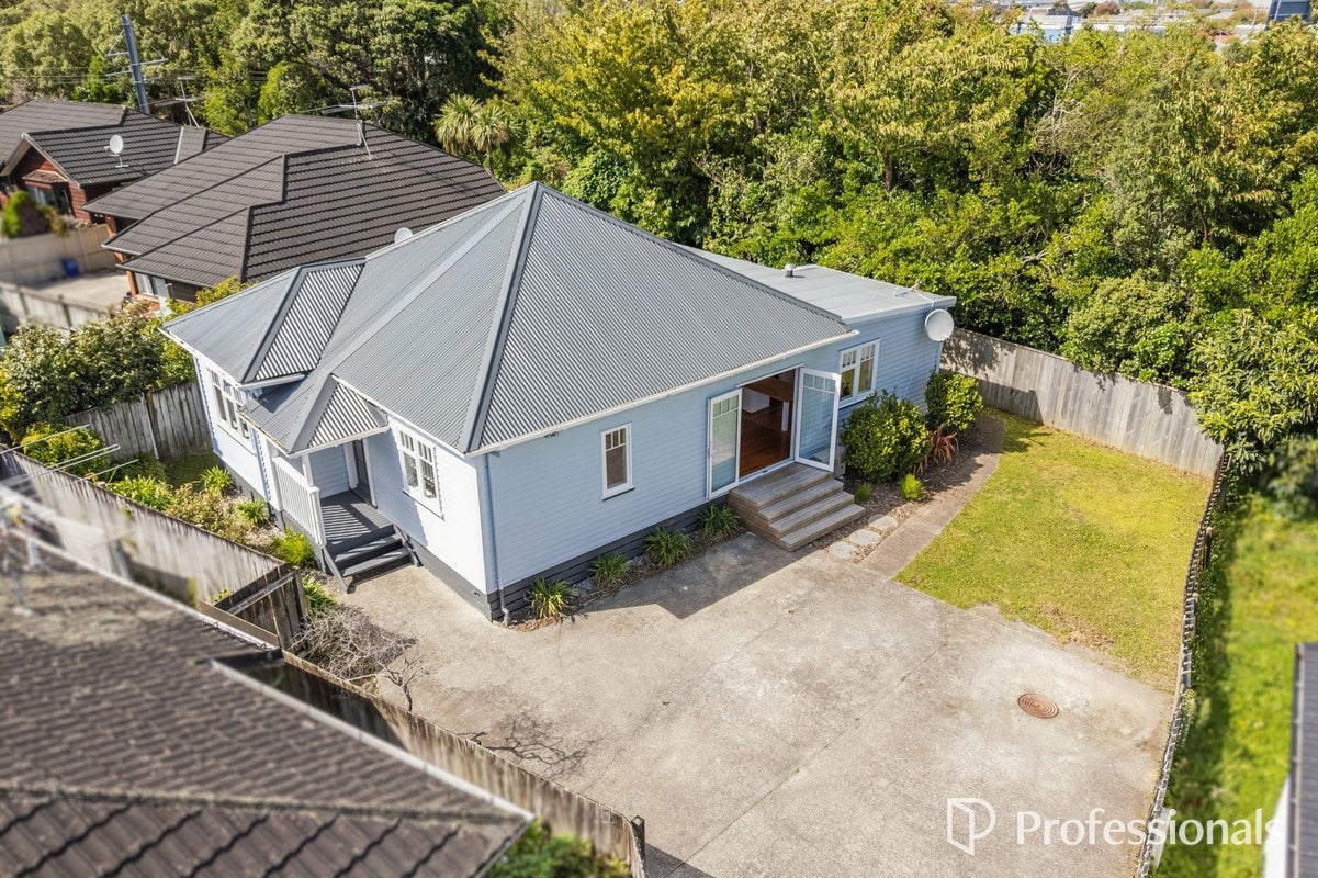 1-2/6 Pohutukawa Street, Woburn, Lower Hutt - Carousel 2