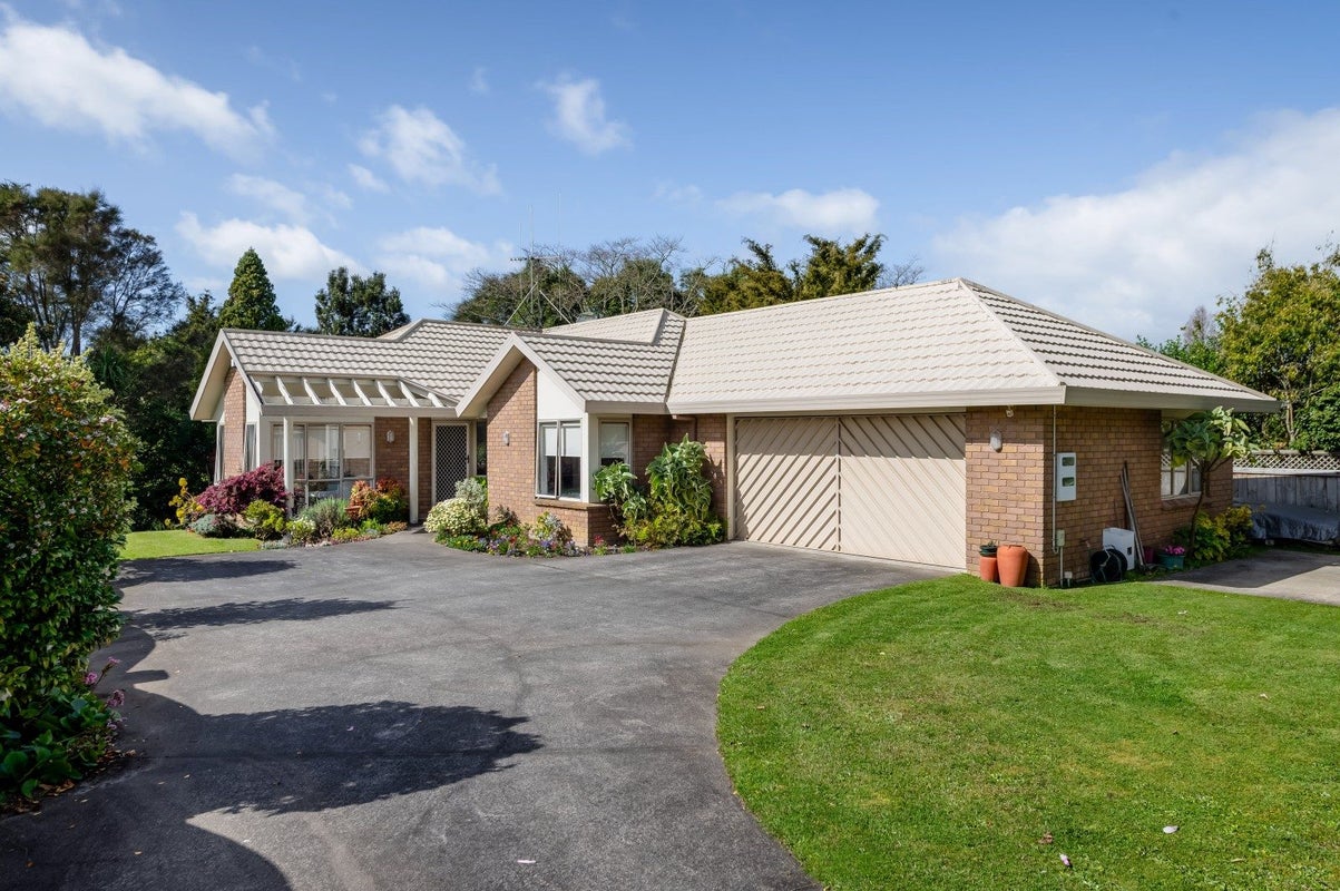 7 Munro Place, Flagstaff, Hamilton - Carousel 1