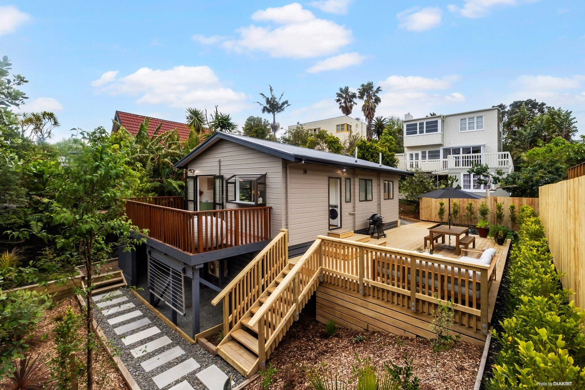 2/179 Blockhouse Bay Road, Avondale, Auckland - Carousel 1