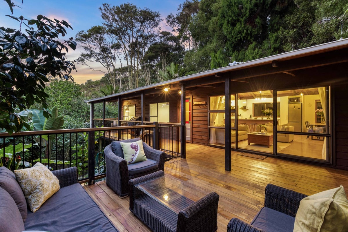 286 Huia Road, Titirangi, Auckland - Carousel 1