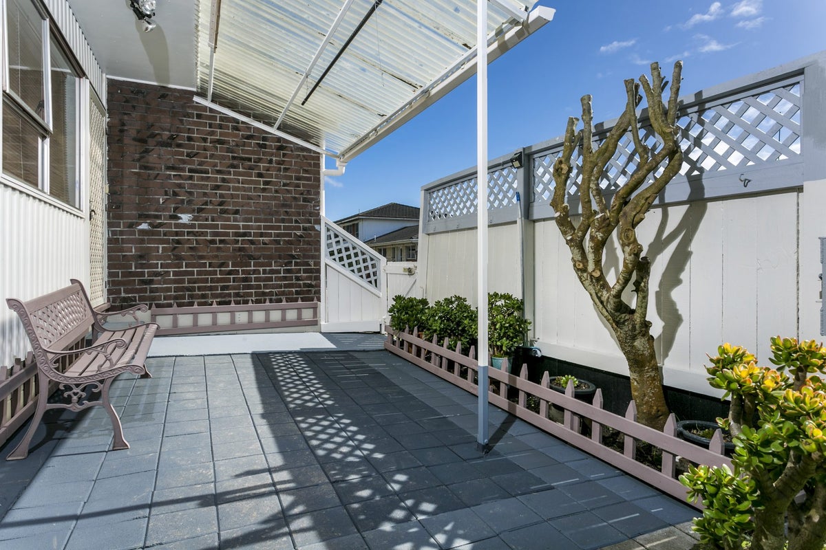 1/90 Lynwood Road, New Lynn, Auckland - Carousel 2