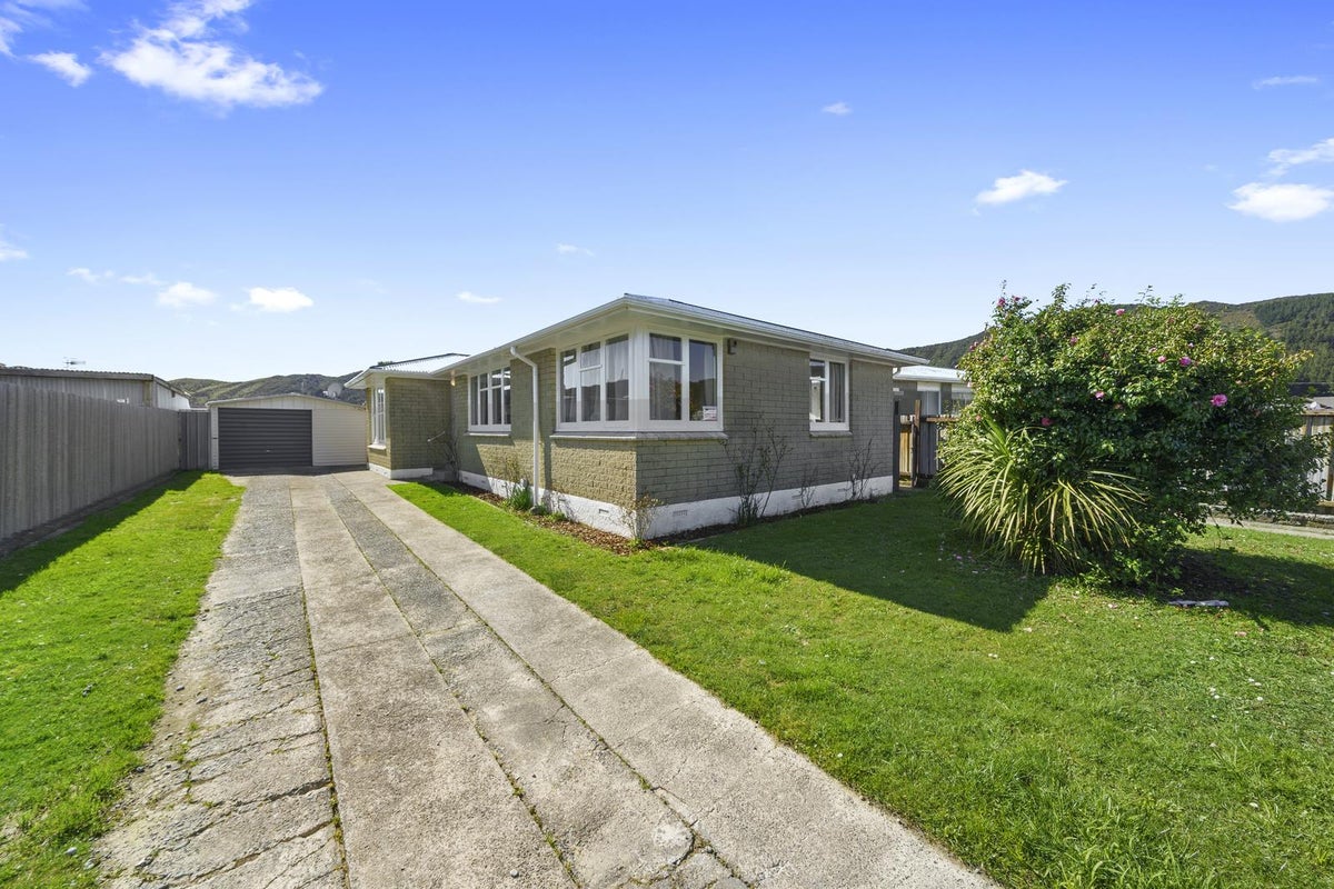 5 Matthews Road, Wainuiomata, Lower Hutt - Carousel 1