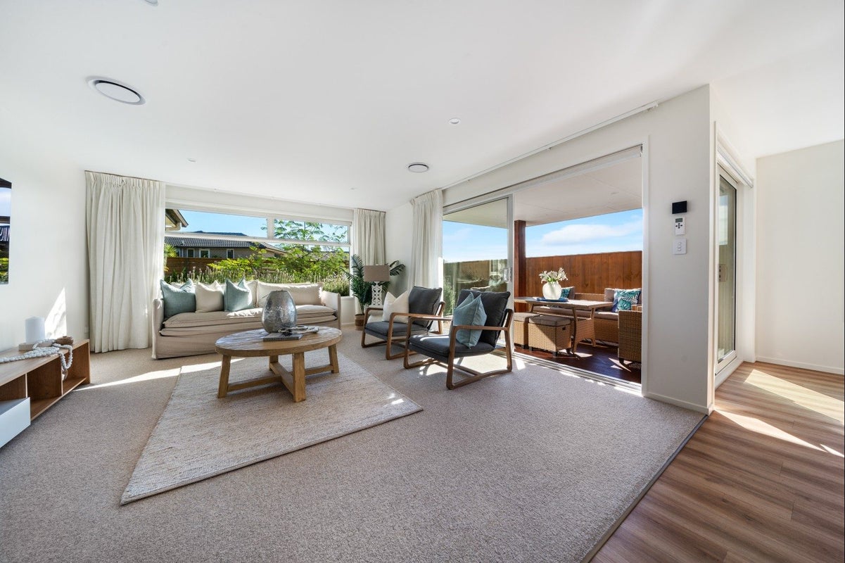 16 Atutahi Street, Hurdon, New Plymouth - Carousel 2
