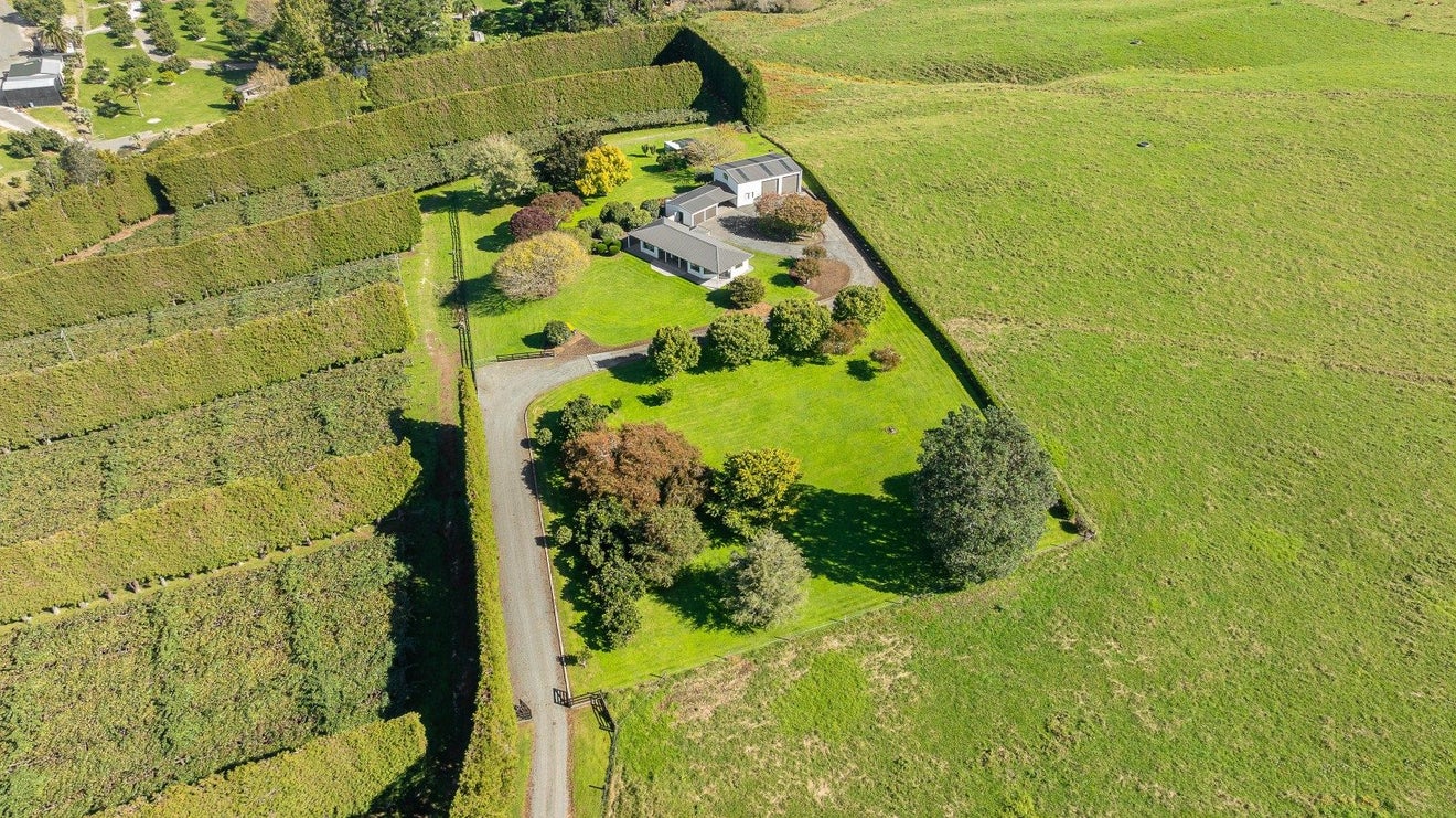 24 Julian Road, Onemana, Whangamata - Carousel 28