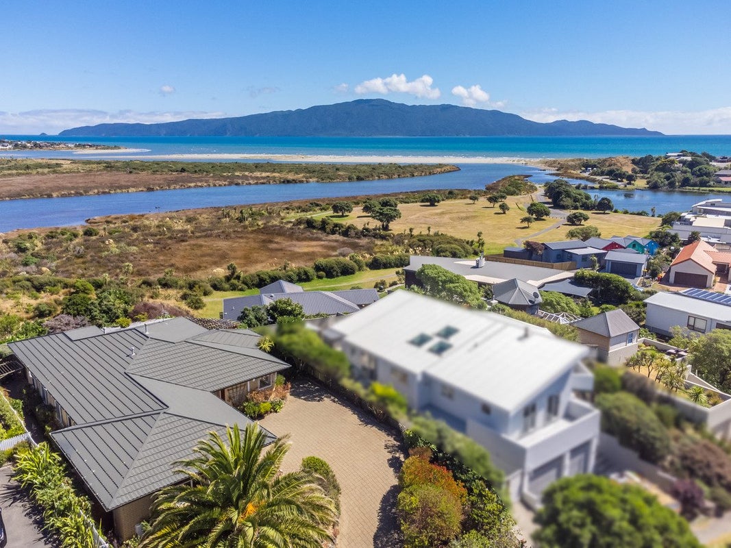 174 Weggery Drive, Waikanae Beach, Waikanae - Carousel 2