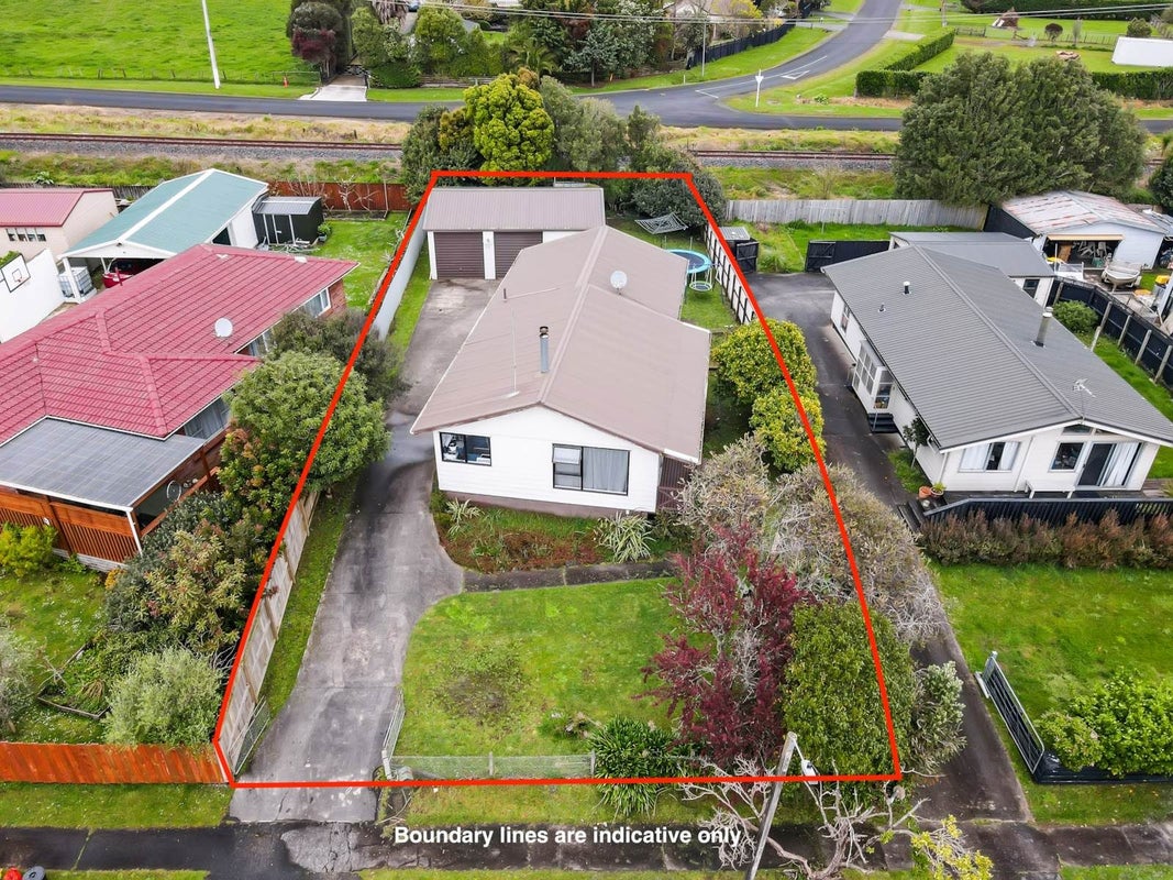 13 Fernleigh Avenue, Waiuku, Waiuku - Carousel 1