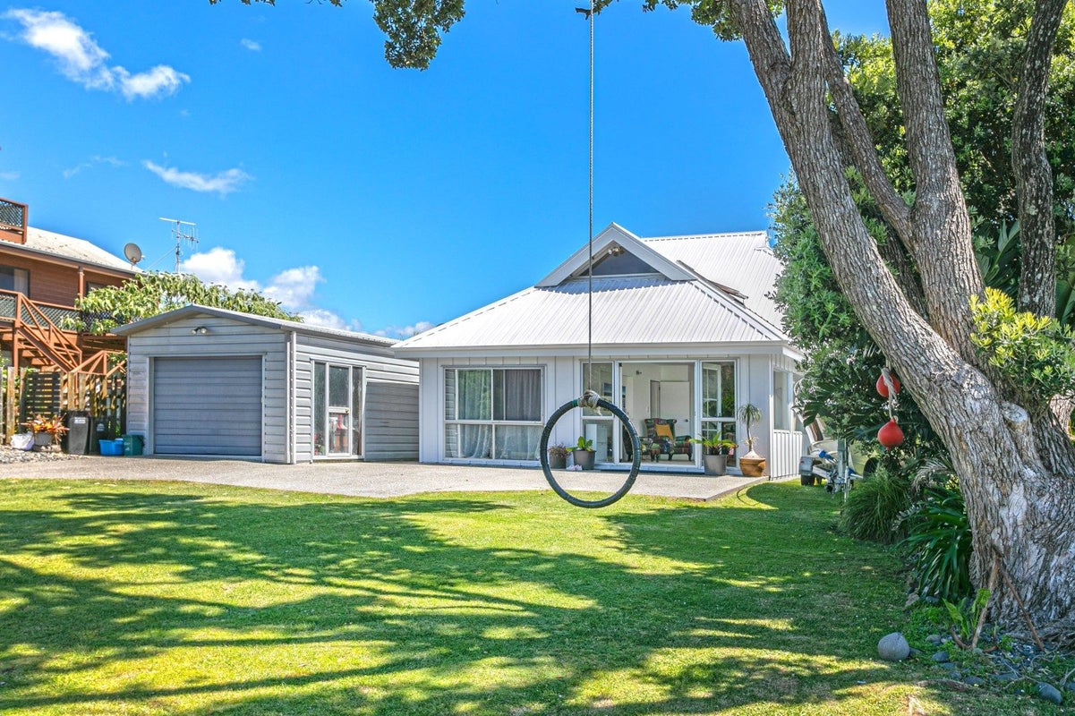 15 Moray Place, Whiritoa, Hauraki, Waikato - Carousel 2