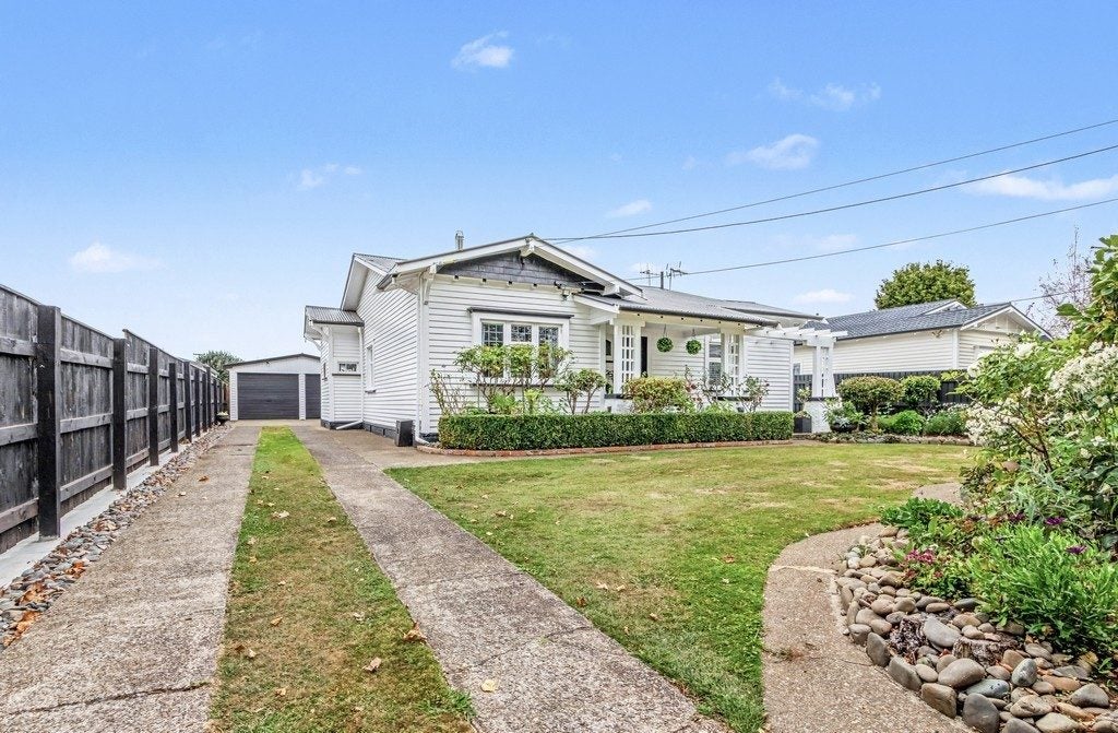 18 Godwin Crescent, College Estate, Whanganui - Carousel 1