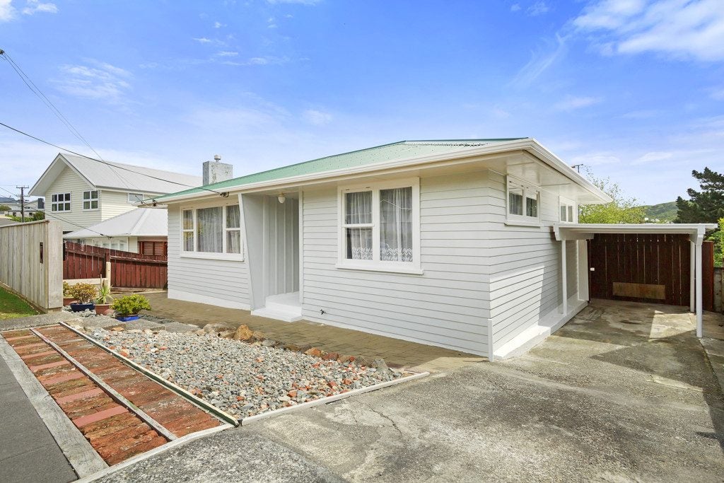 5 Cara Crescent, Paparangi, Wellington - Carousel 2